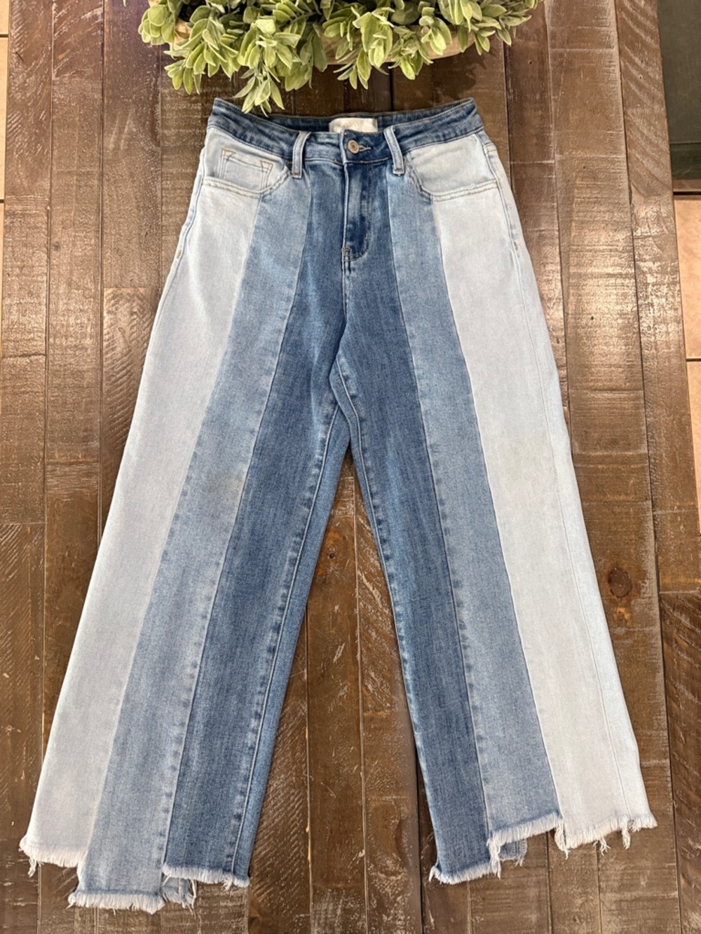 Vervet Blue Two-Tone Patchwork Wide Leg High Rise Jeans Style T5844 Size - 24